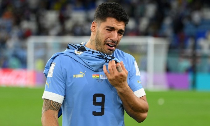 Suarez khóc nức nở sau khi kết thúc trận đấu