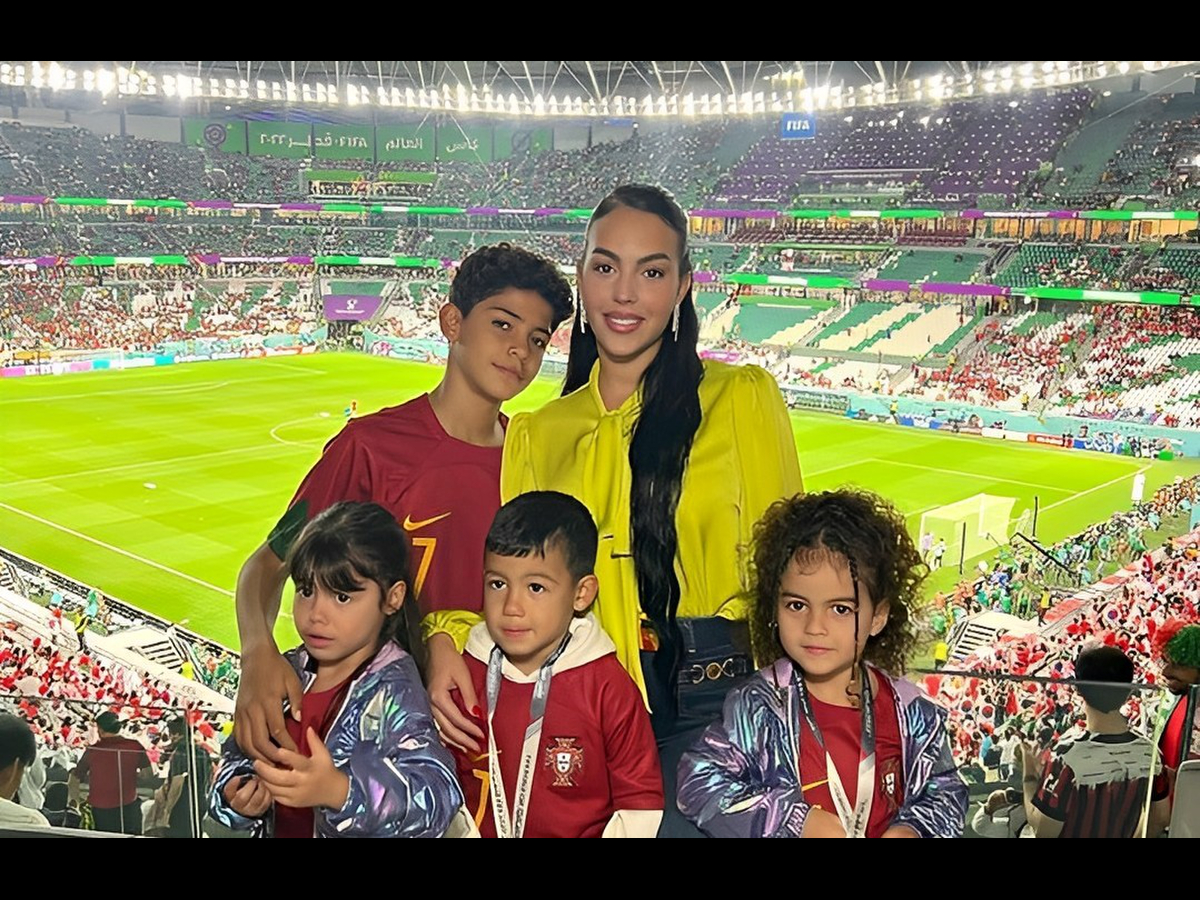 Georgina Rodriguez cùng các con tới ủng hộ Ronaldo 