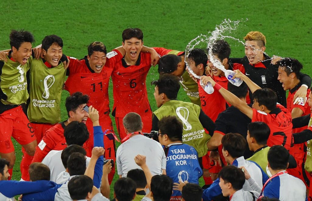 ĐT Hàn Quốc ăn mừng chiến thắng rực rỡ trước ĐT Bồ Đào Nha