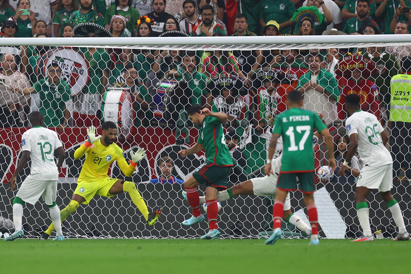 Mexico rời khỏi World Cup trong vẻ vang sau trận đấu với Ả Rập Xê Út