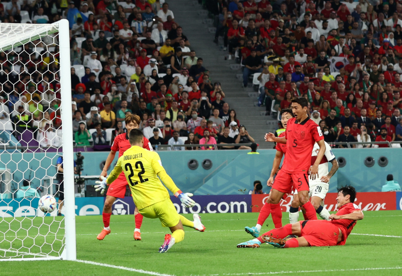 Hàn Quốc đánh bại Ronaldo để lách qua khe cửa hẹp