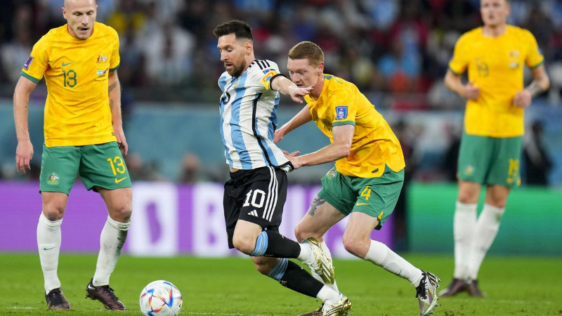 Trận đấu giữa Argentina vs Australia là lần ra sân thứ 1000 của Messi 