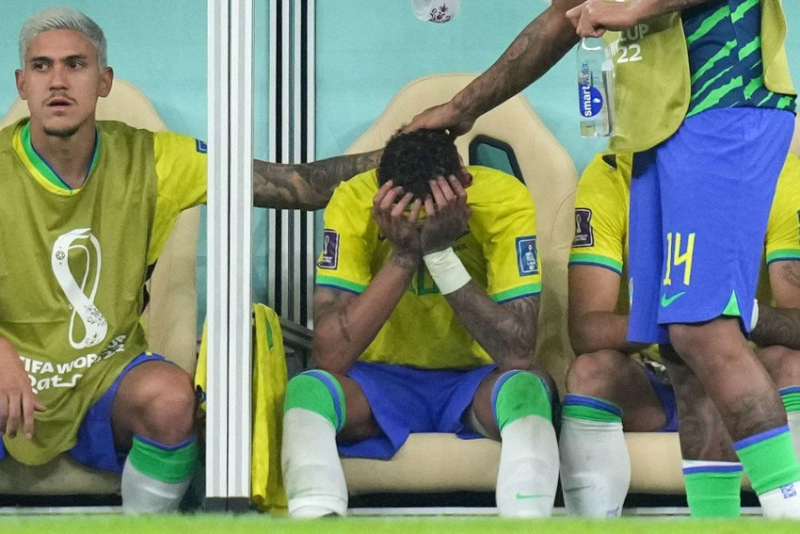 Neymar dính dịch khi đang điều trị chấn thương