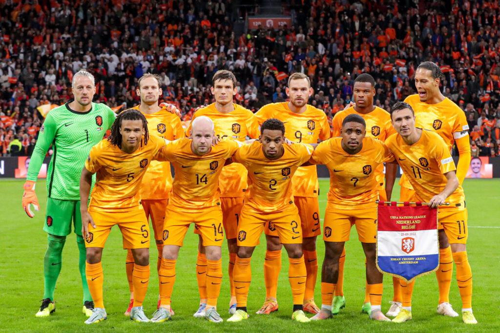 Các cầu thủ Hà Lan tự thưởng trước khi gặp đội bóng Nam Mỹ