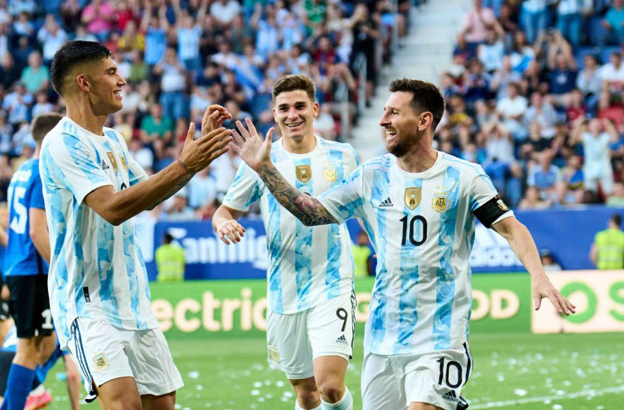 Messi giúp Argentina tiến gần hơn đến chức vô địch giải đấu năm nay