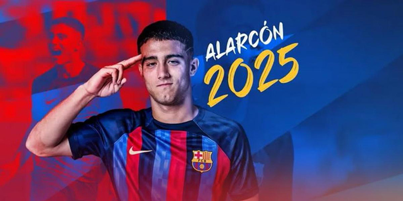 Ángel Alarcón được Barcelona gia hạn hợp đồng
