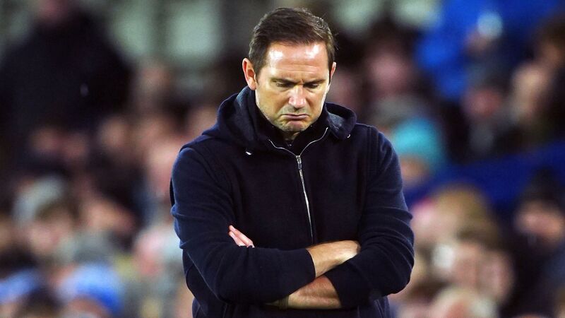Frank Lampard buồn bã sau trận thua trước Brighton