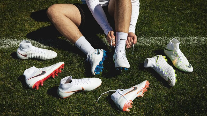 Tại sao nên sử dụng giày đá bóng sân cỏ nhân tạo?