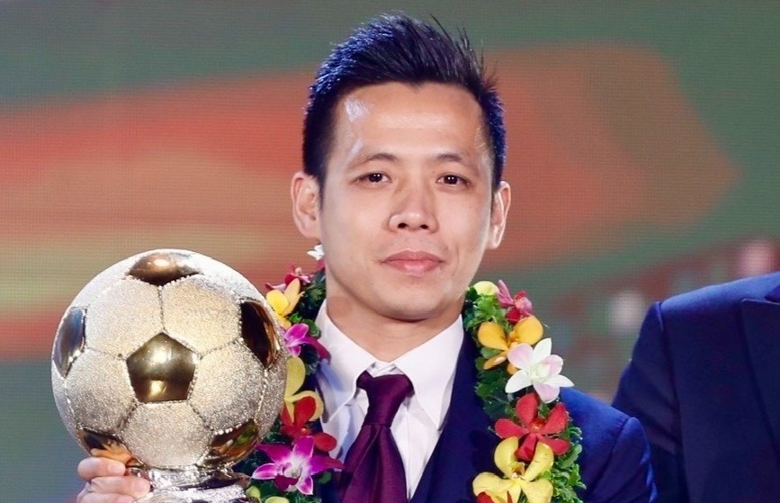 Tiền đạo Nguyễn Văn Quyết giành danh hiệu Quả bóng vàng thứ hai trong sự nghiệp thi đấu