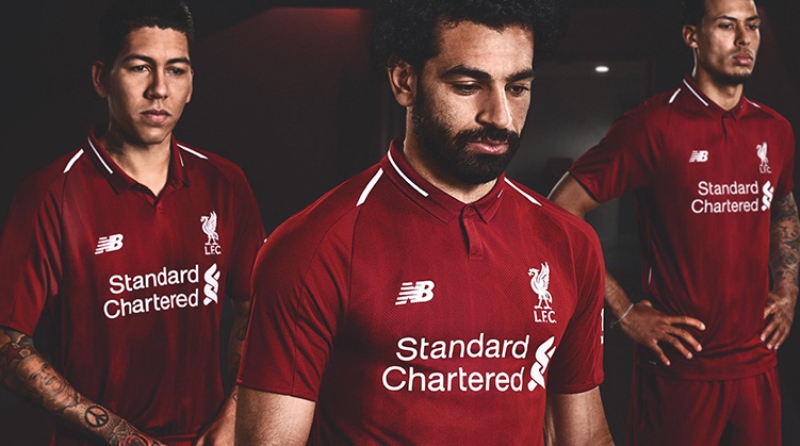 Những chiếc áo Liverpool màu đỏ lừng danh