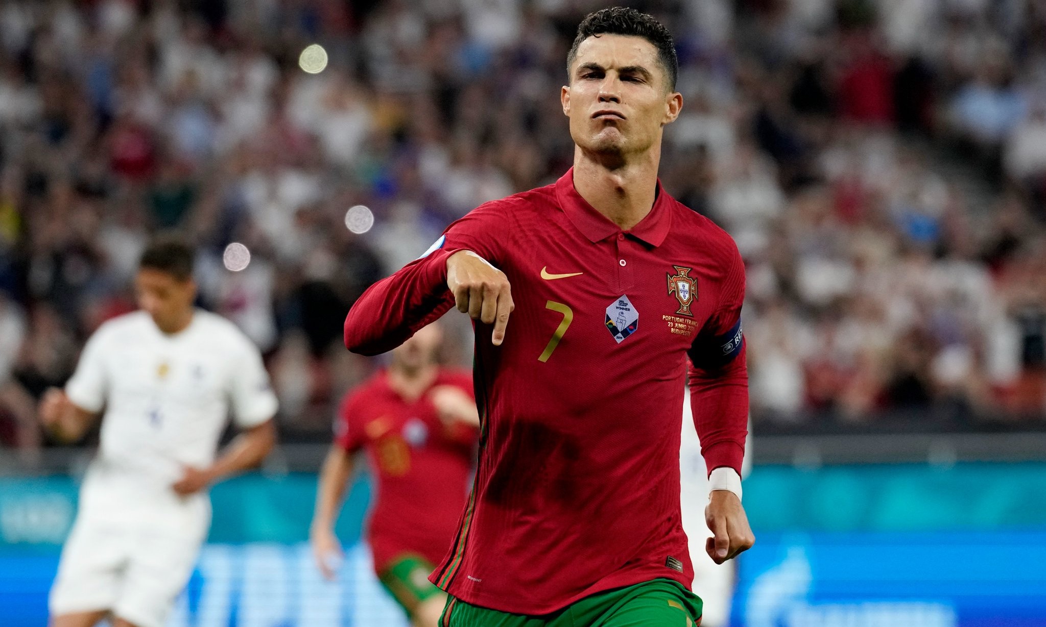 Cristiano Ronaldo vua phá lưới EURO của làng bóng đá 