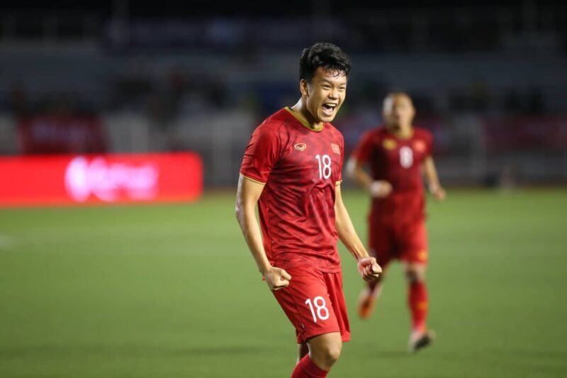 Sự nghiệp bóng đá phát triển rực rỡ của Thành Chung