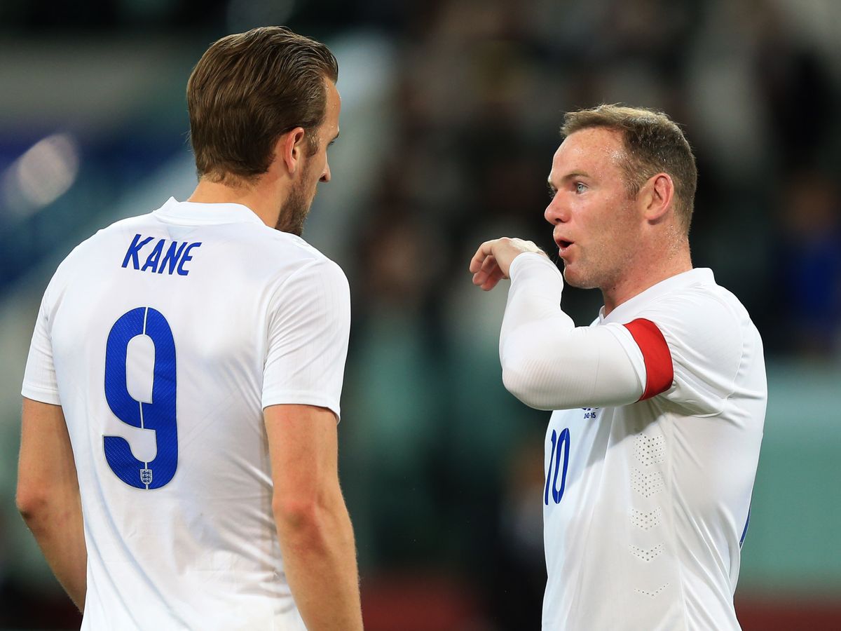 Rooney chúc mừng Harry Kane đã phá được kỷ lục tại đội tuyển Anh