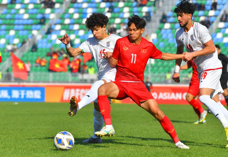 Các trọng tài đã bỏ qua nhiều pha phạm lỗi của các đối thủ của ĐT U20 Việt Nam