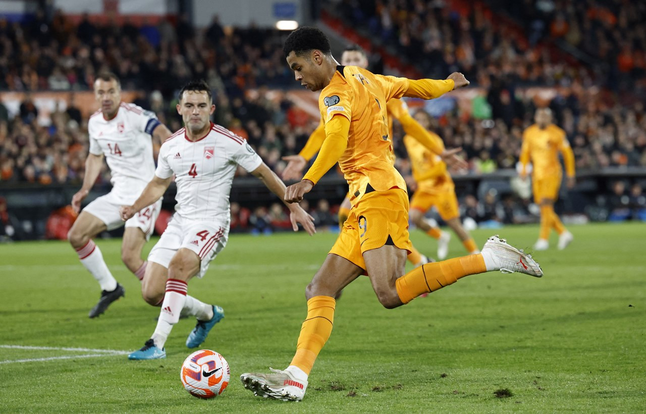 Hà Lan dễ dàng đánh bại đội tuyển Gibraltar với tỷ số đậm 3-0