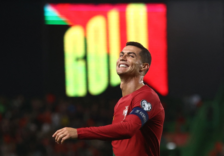 Ronaldo lập kỷ lục trong ngày Bồ Đào Nha thắng trận