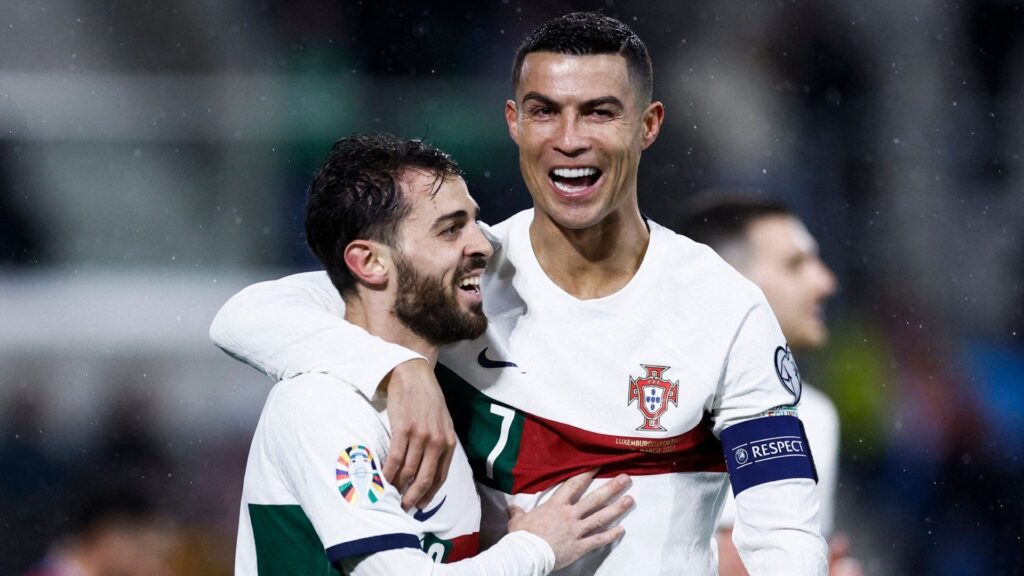 Ronaldo không ngừng "nổ súng" cho tuyển Bồ Đào