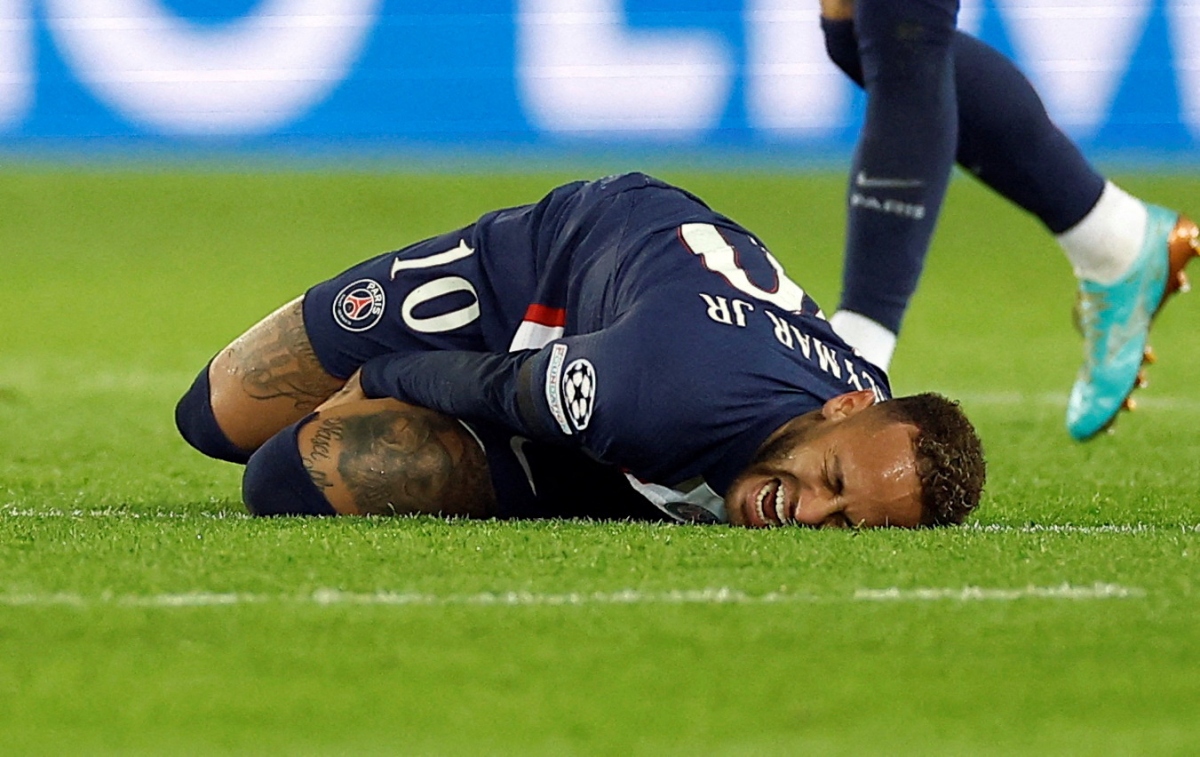 Tiền đạo Neymar sẽ phải nghỉ đến hết mùa giải vì chấn thương 