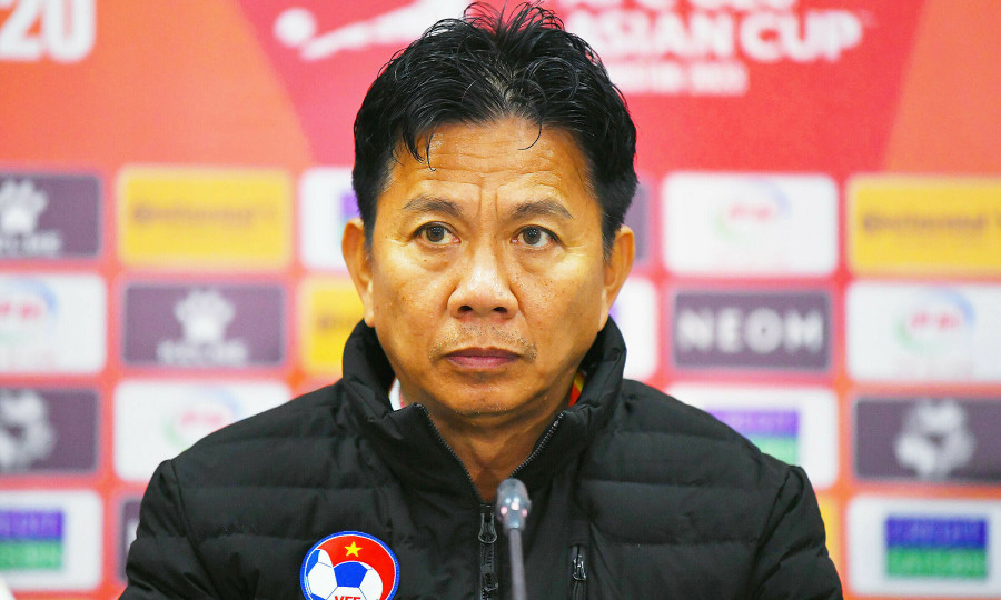 HLV Hoàng Anh Tuấn vẫn chưa thể yên tâm dù các học trò giành được 6 điểm